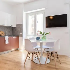  Appartamento Joivy Bright For 4 Next To City Life
