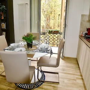 Apartment Central Lepetit De Luxe, Milan