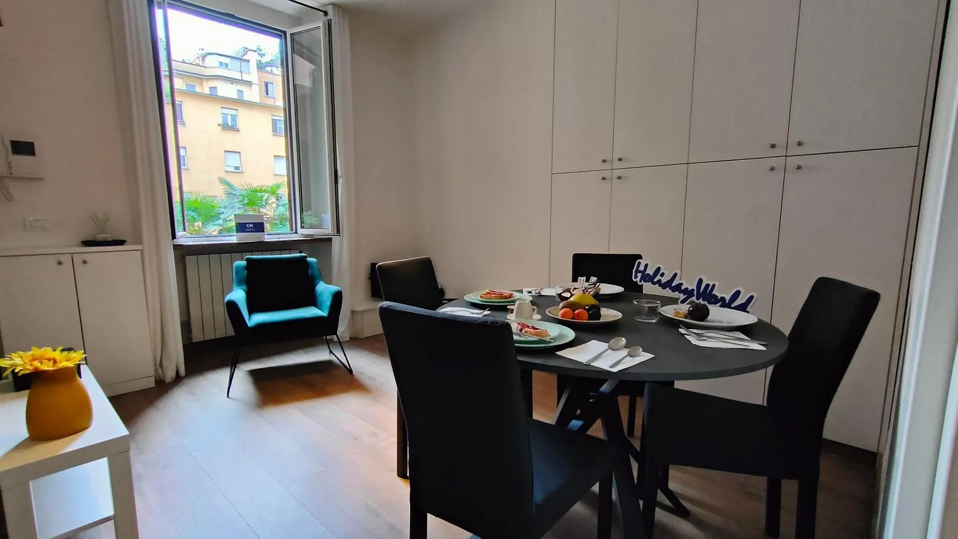Heart Of Milan By Holiday World Apartment Italy
